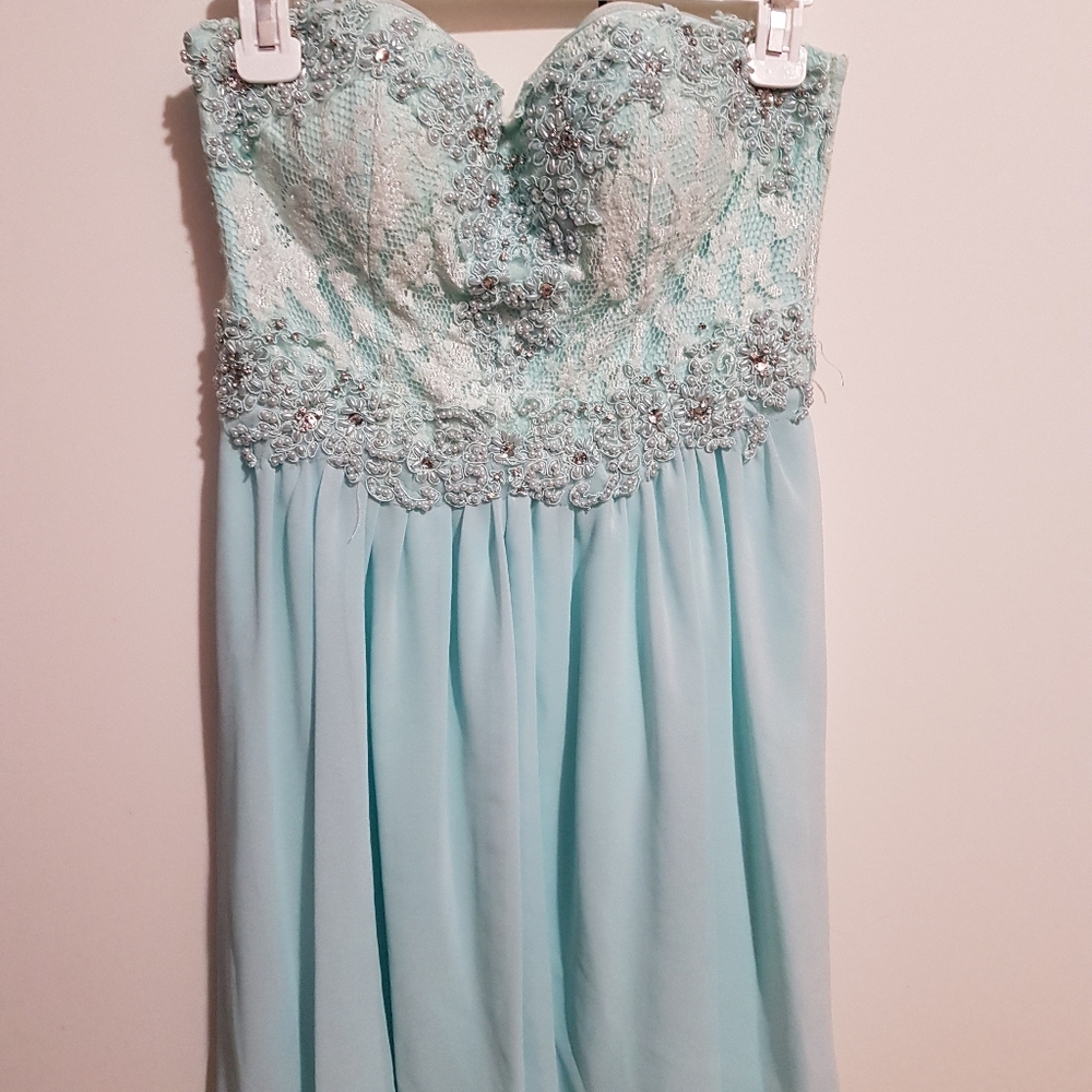 Short Le Chateau Grad Dress